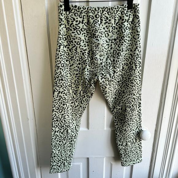 Zyia Active Green Leopard Reve Hi-Rise 7/8 Leggings - Picture 2 of 8